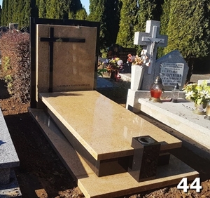 44 nagrobek pojedyńczy granitowy